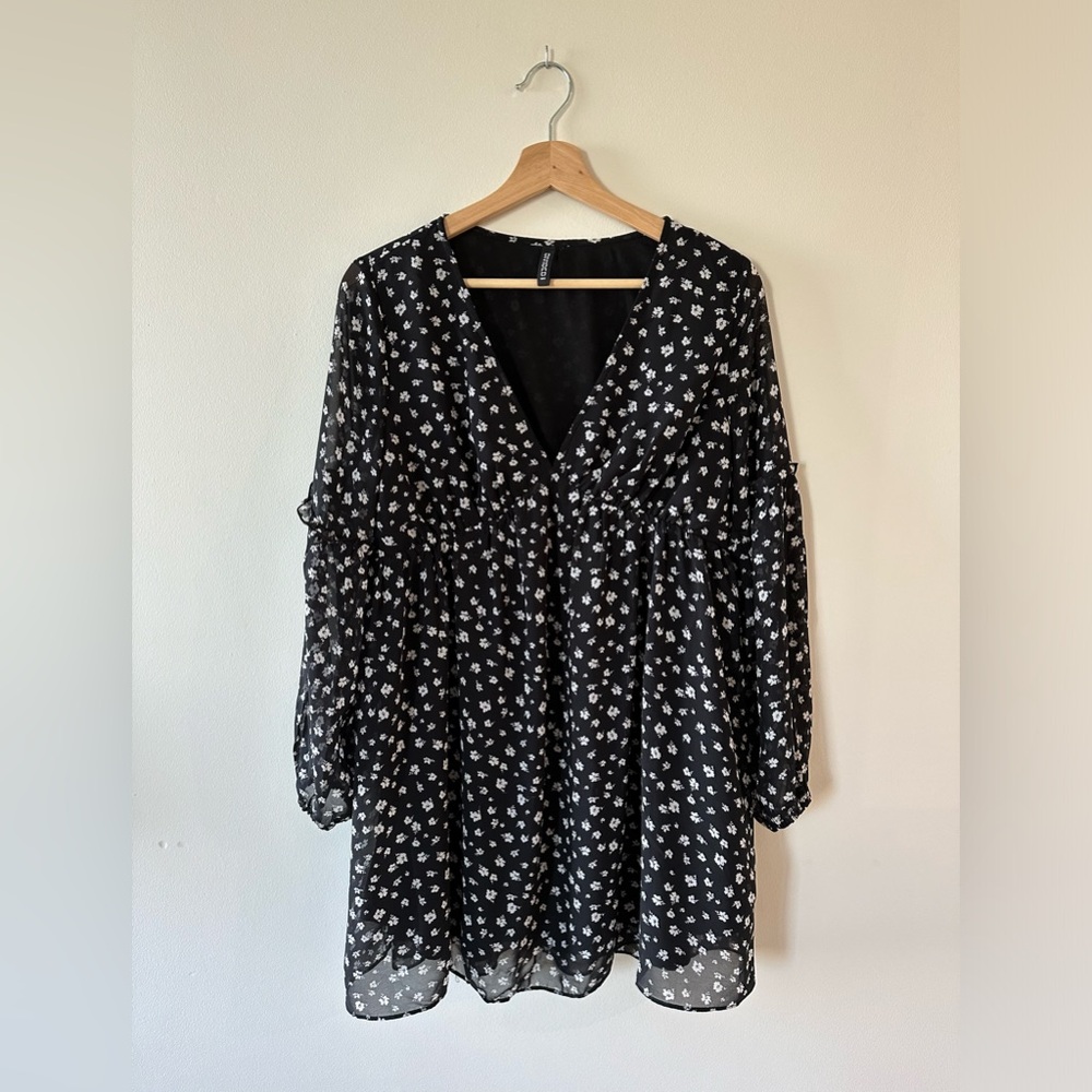 H&M V-neck Flowy Dress Size Small